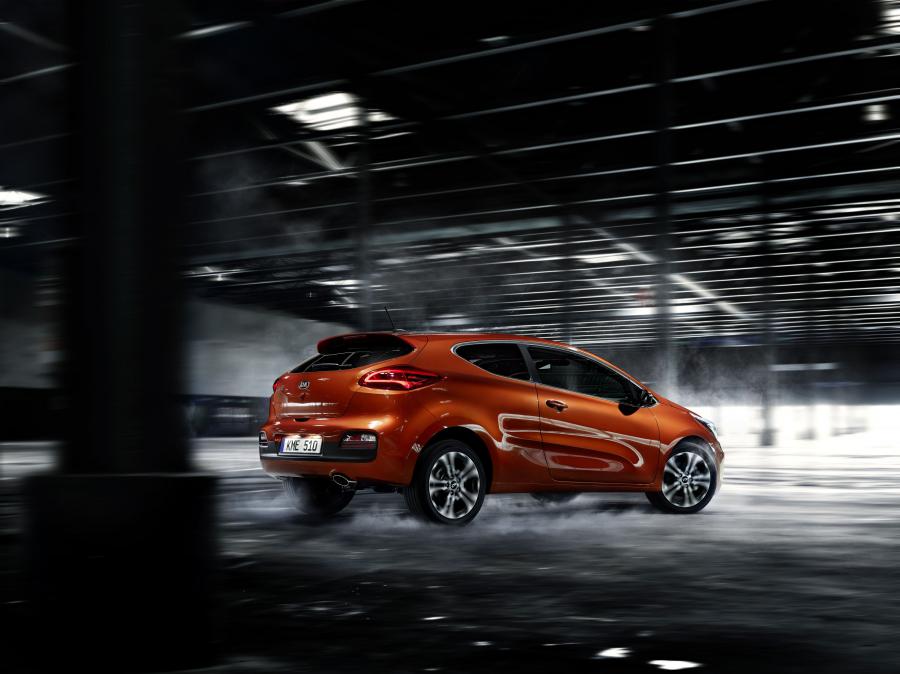  Kia pro_cee&rsquo;d 2013 года  (фото 2 из 51)